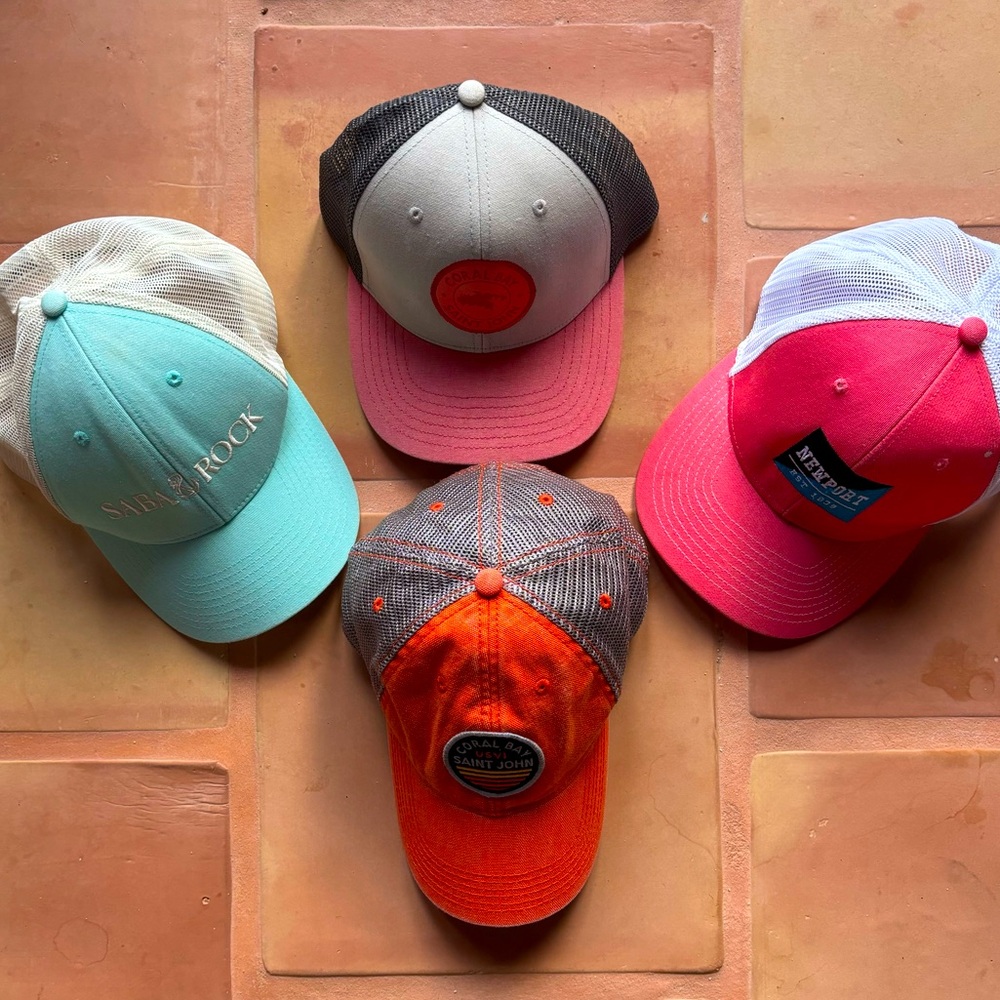 Set of 4 barely worn baseball hats. Islands. Unisex.